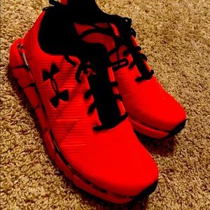 Boys size 7 Under Amour shoes